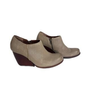 Kork-Ease Holmes Booties Women's Size 7.5 Ankle Zip Casual Wedge Beige Brown